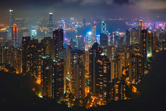 在香港摩天大楼城市景观行驶