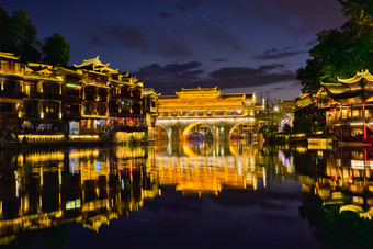小镇Fenghuang古老的桥