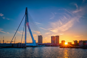 鹿特丹荷兰桥具有里程碑意义的