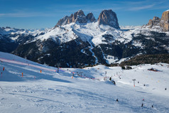 欧洲雪山滑雪摄影图片