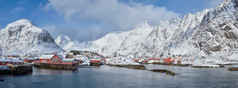 村庄雪景雪山海水