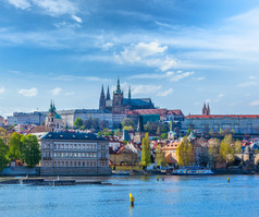 欧洲城市蓝天远眺摄影图片