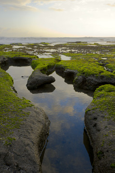 海滩岩石摄影图片