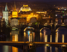 深夜灯光欧洲城市摄影图片