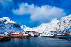 一个村挪威冬天冬季雪景