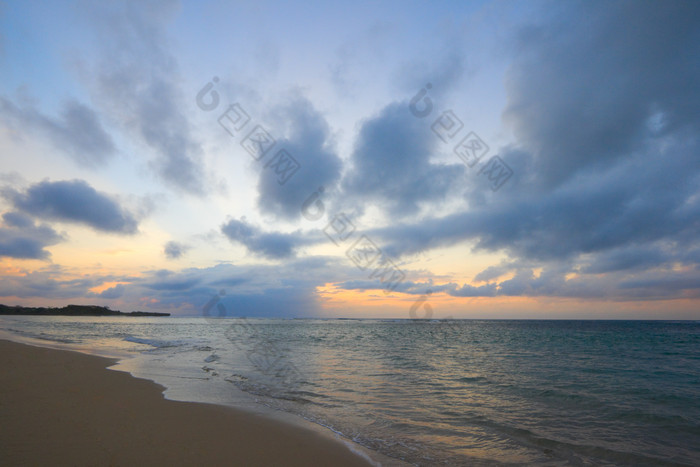 清晨的海平线摄影图片