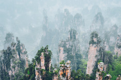 岩石山峰雾气摄影图片