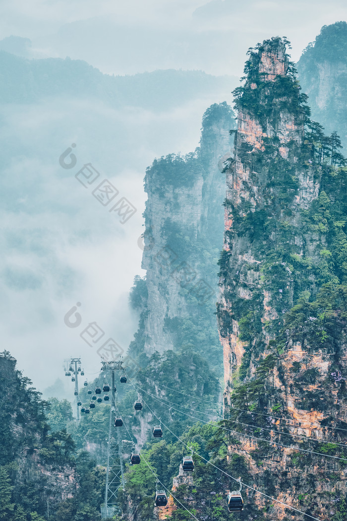 张家界山峰崖壁摄影图片