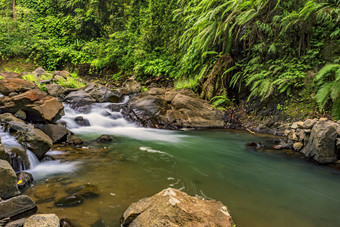 自然风景山间流水岩石摄影图