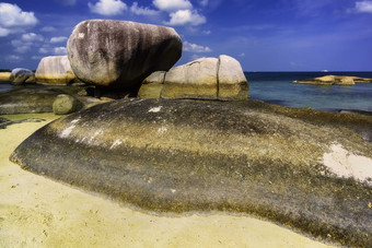 海滩美丽的岩石摄影图