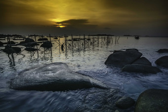 亚洲夕阳海滩卵石摄影图