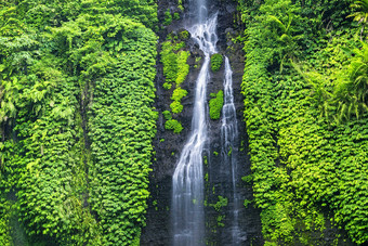 自然风景山间树林山崖瀑布摄影图