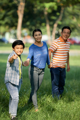 亚洲越南家庭亲子关系