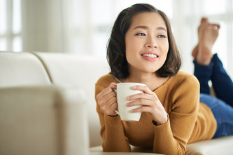 女人回家休闲亚洲