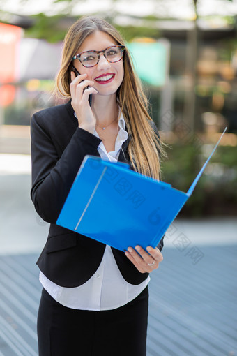 女商人阅读<strong>读书会</strong>说话的