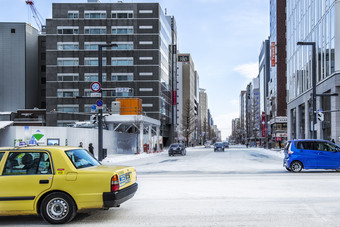 日本城市马路上车水马龙