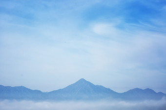 中国风写意山水画蓝色天空山川