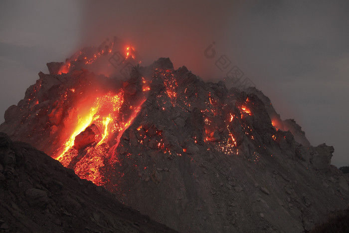 火山迸发岩浆摄影图
