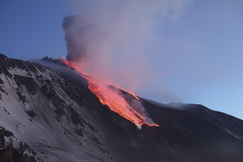 粉色火山<strong>岩浆</strong>摄影插图