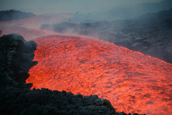 <strong>火山</strong>流动岩浆插图