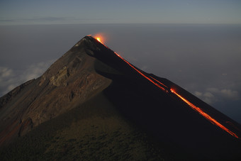 火山爆发熔浆摄影风景图