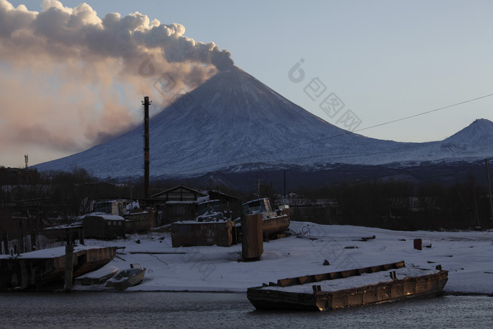 成层火山风景摄影插图