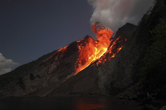 火山爆发熔岩摄影插图