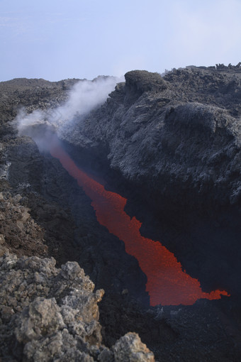 火山熔流熔浆摄影图
