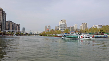 天津旅游热门打卡海河游船实拍