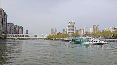 天津旅游热门打卡海河游船实拍