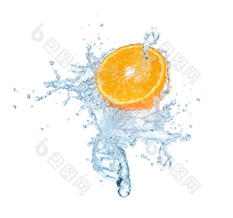 在水中的橙子摄影图