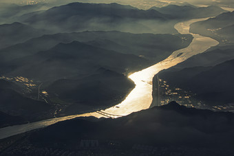 航拍秀美河川摄影图