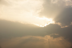 乌云遮挡太阳摄影图
