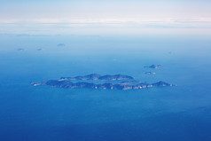 碧蓝延绵大海海岛空中摄影图