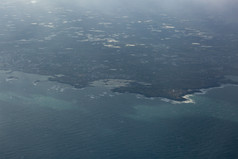 蓝色海水海边旅游城市摄影图