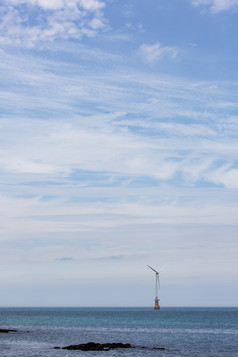 自然海上风力发电机摄影图