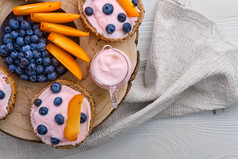 蓝莓甜品薯条摄影图