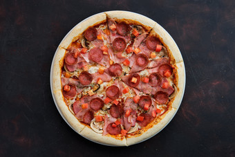 番茄香肠的小披萨