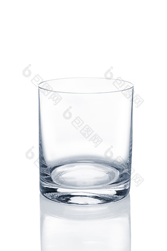 透明带着<strong>阴影</strong>的玻璃杯