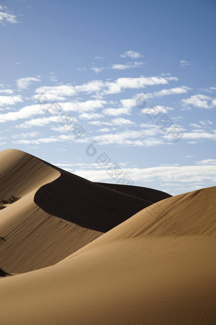 沙丘沙漠荒漠蓝天白云高清图