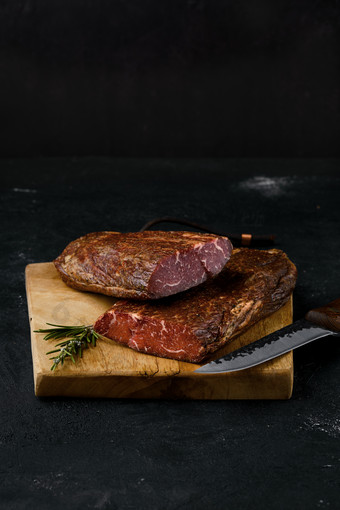 熏肉牛肉肉块摄影图