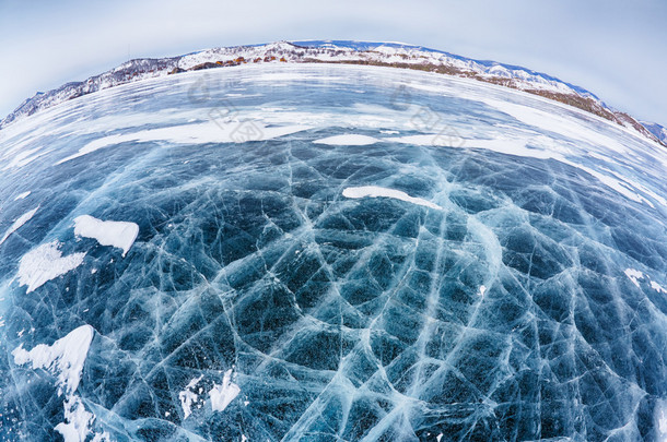 贝加尔湖的冰在冬天