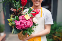 花店控股束鲜花