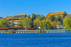 老清图书馆档案船北海湖公园玉花岛北京中国北海公园是一个公共公园, 创建于1000ad。.