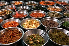 泡菜在韩国传统食品市场的碗