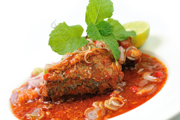 辣沙丁鱼番茄汁鱼罐头，百胜泰国的食物风格