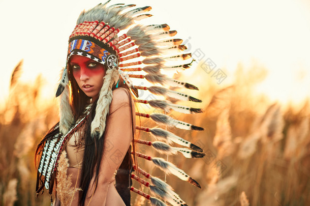 在美洲印第安人一套漂亮的女孩