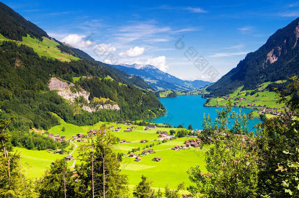 瑞士Brunig山口的Lungern湖谷