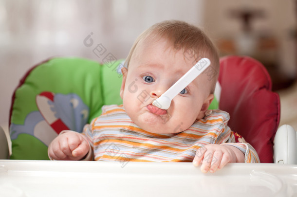 宝宝吃婴儿食品