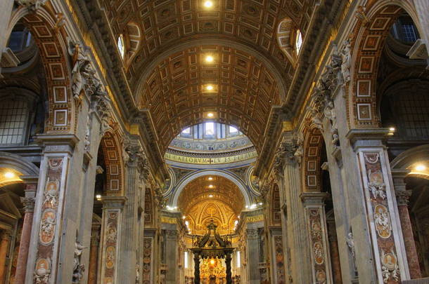 梵蒂冈, 罗马, 意大利-2018年<strong>12月</strong>30<strong>日</strong>: 室内和建筑的圣彼得大教堂, 罗马, 意大利 .